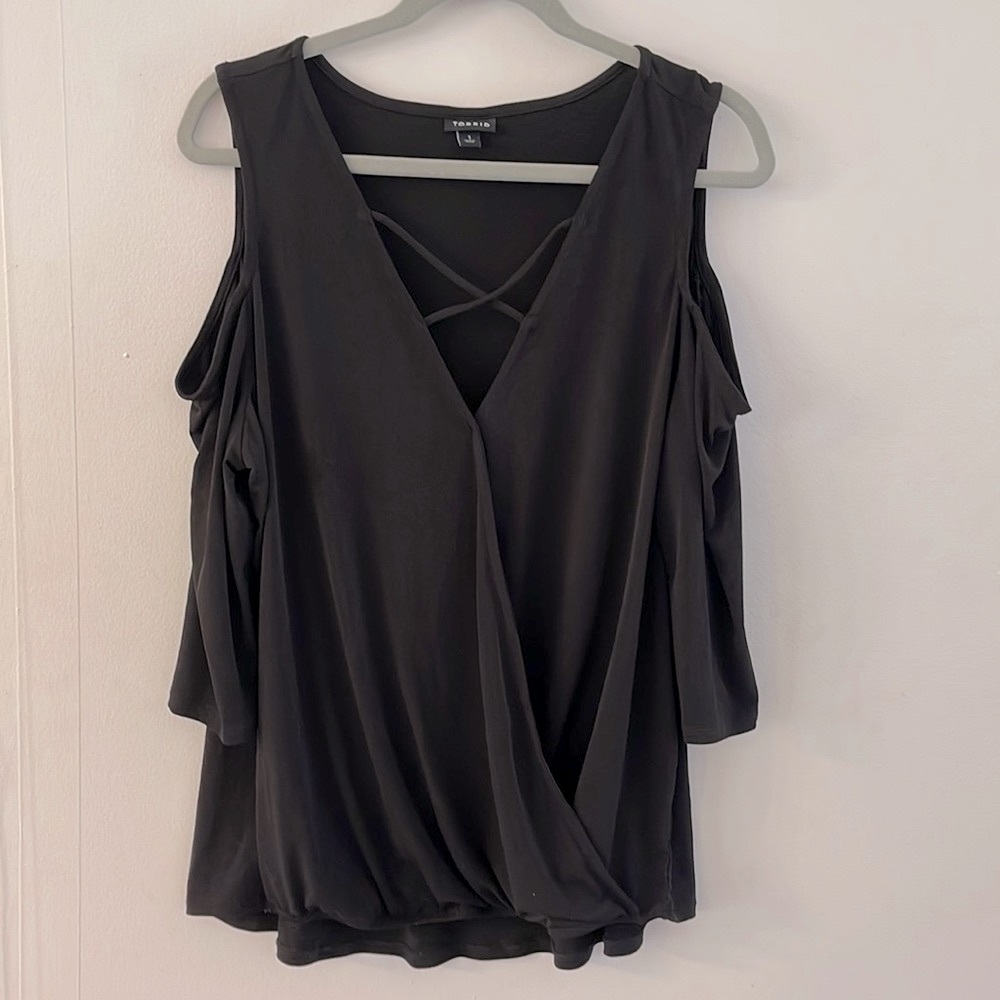 Torrid Size 1X Black Cold Shoulder Top